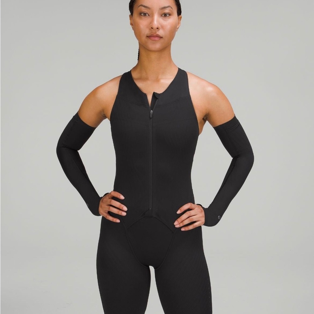 Lululemon woman’s SenseKnit running sleeves black M/L nwt